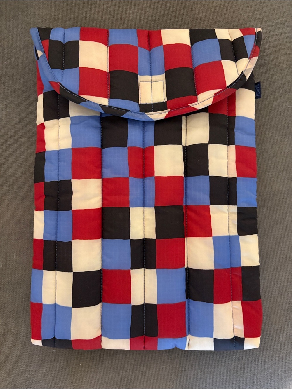BAGGU 16" puffy laptop sleeve in Painted Check